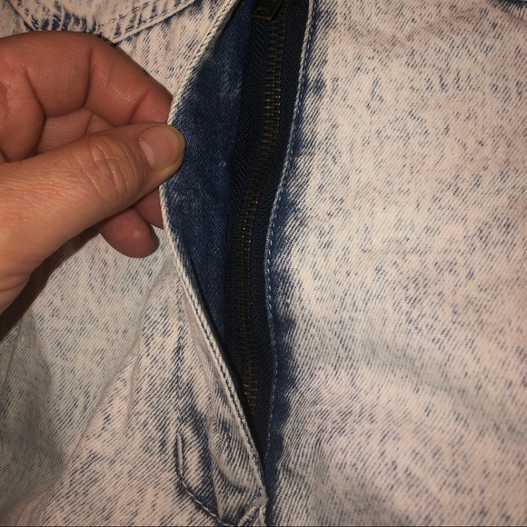 VINTAGE 1980’s OVERALL DISTRESSED PINSTRIPE DENIM SHORTALLS - Picture 13 of 16